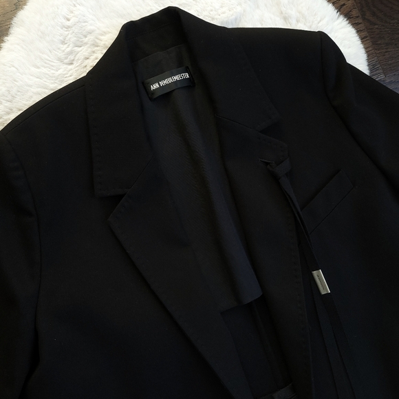 Ann Demeulemester Inge Minimilist Cropped Raw Hem Blazer - Picture 3 of 11